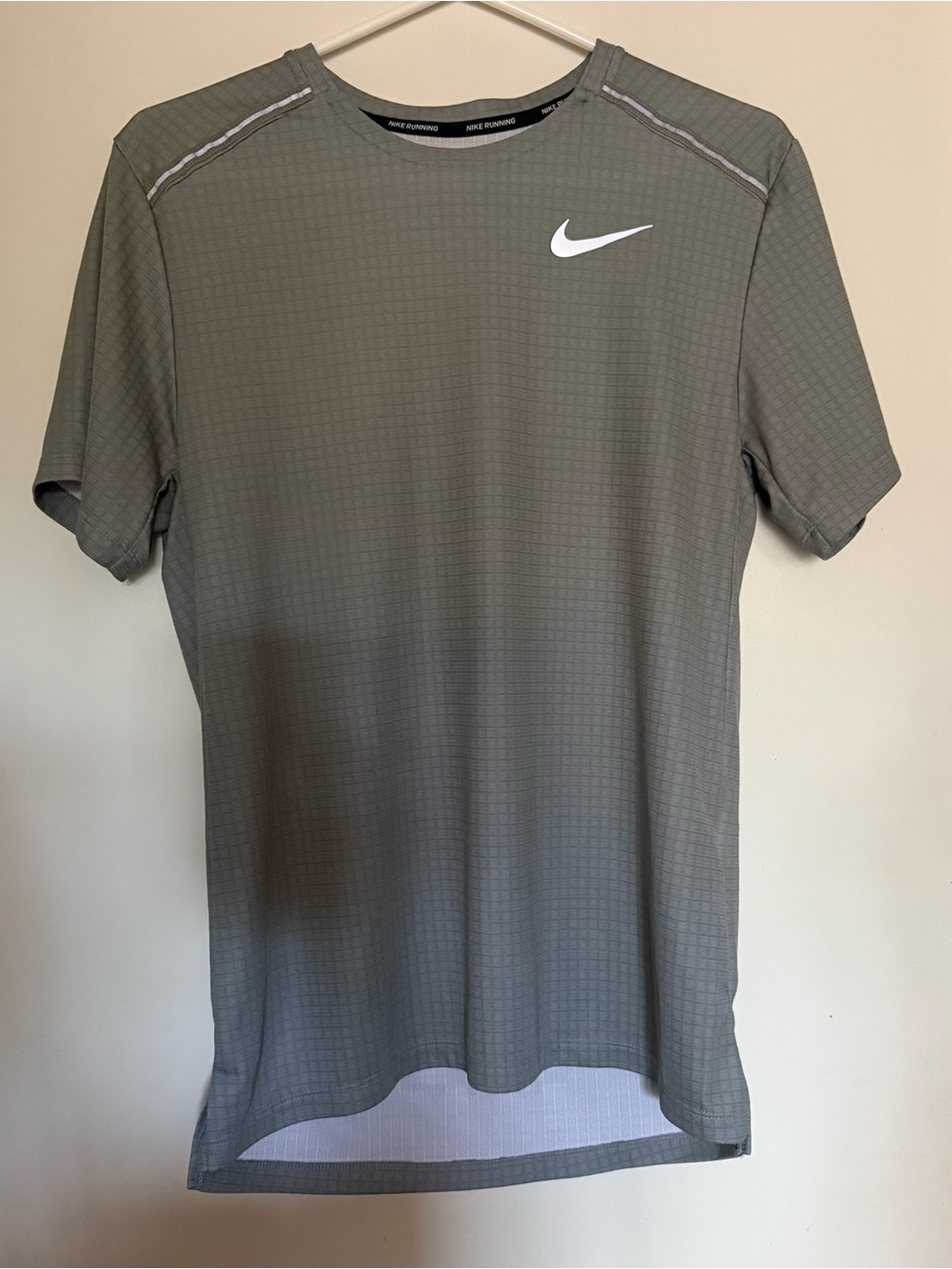 Nike | y2k men’s grey short-sleeve dri-fit running tee